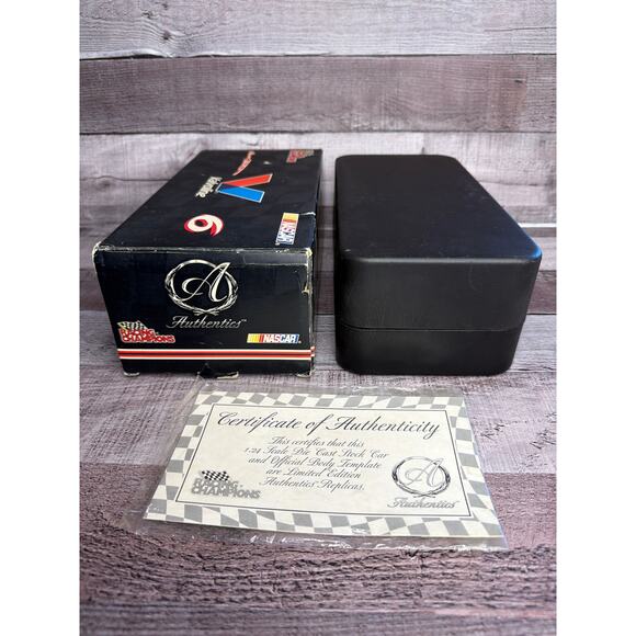 NASCAR Mark Martin #6 Valvoline 1:24 Die Cast Car 1 of 7000 Gift 1998 Vintage - Picture 10 of 12